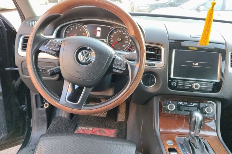 Used Volkswagen Touareg 2011 3.0 TSI High-End Version Steering Wheel