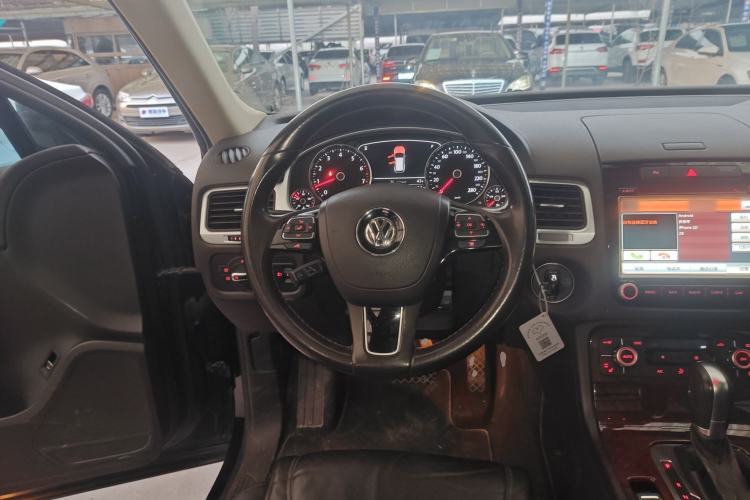 Used Volkswagen Touareg 2011 3.0 TSI Standard Version Steering Wheel