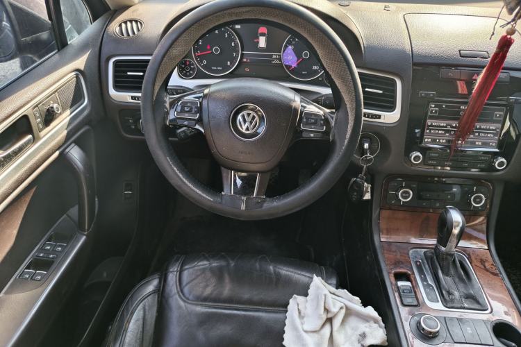 Used Volkswagen Touareg 2011 3.0 TSI Standard Version Steering Wheel