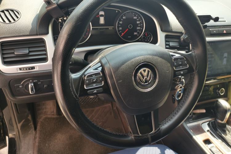Used Volkswagen Touareg 2011 3.0 TSI Standard Version Steering Wheel