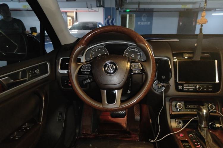 Used Volkswagen Touareg 2011 3.0 TSI Luxury Edition Steering Wheel