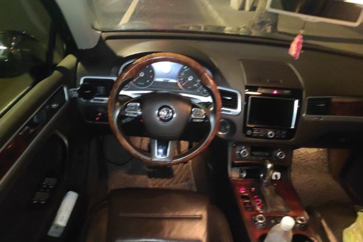 Used Volkswagen Touareg 2011 3.0 TSI High-End Version Steering Wheel