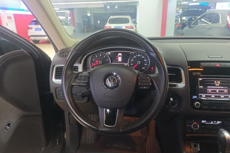 Used Volkswagen Touareg 2011 3.0 TSI Standard Version Steering Wheel