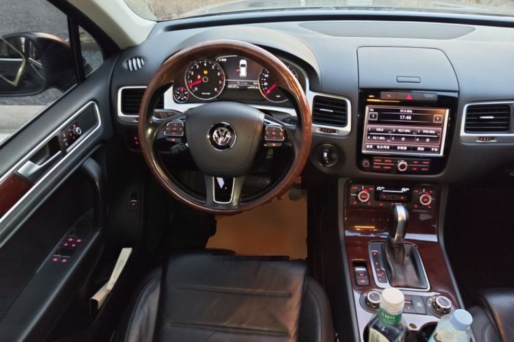 Used Volkswagen Touareg 2011 3.0 TSI Comfort Version Steering Wheel
