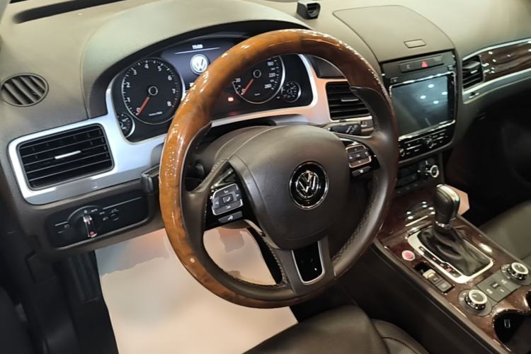 Used Volkswagen Touareg 2011 3.0 TSI Comfort Version Steering Wheel