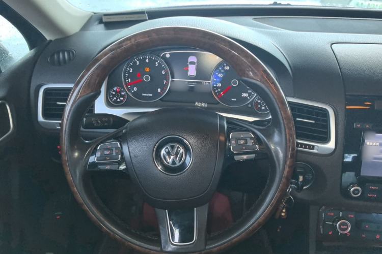 Used Volkswagen Touareg 2011 3.0 TSI Comfort Version Steering Wheel