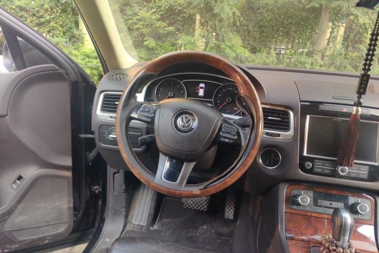 Used Volkswagen Touareg 2011 3.0 TSI Comfort Version Steering Wheel