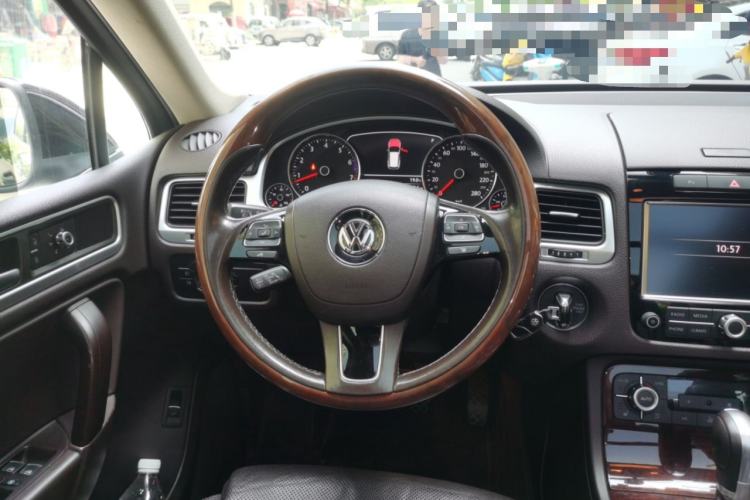 Used Volkswagen Touareg 2011 3.0 TSI Comfort Version Steering Wheel