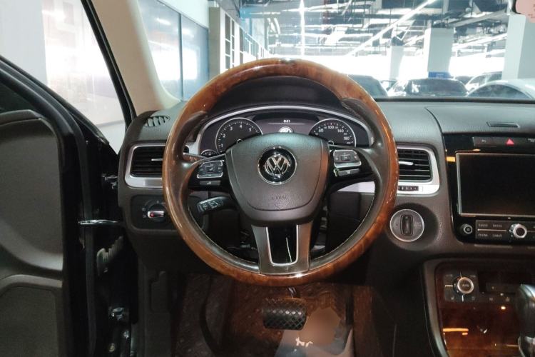 Used Volkswagen Touareg 2011 3.0 TSI Comfort Version Steering Wheel