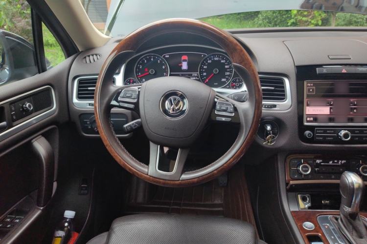 Used Volkswagen Touareg 2011 3.0 TSI Luxury Edition Steering Wheel