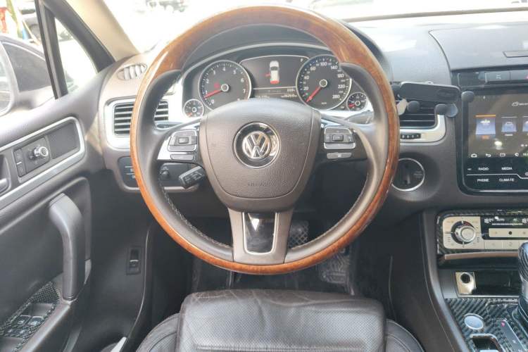Used Volkswagen Touareg 2011 3.0 TSI High-End Version Steering Wheel