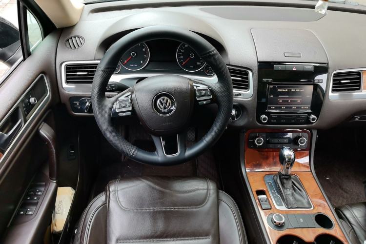 Used Volkswagen Touareg 2011 3.0 TSI Standard Version Steering Wheel