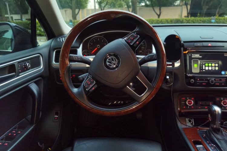 Used Volkswagen Touareg 2011 3.0 TSI Comfort Version Steering Wheel