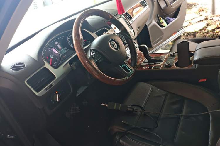 Used Volkswagen Touareg 2011 3.0 TSI High-End Version Steering Wheel