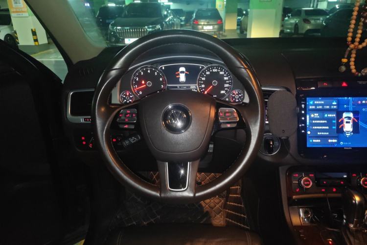 Used Volkswagen Touareg 2011 3.0 TSI Comfort Version Steering Wheel