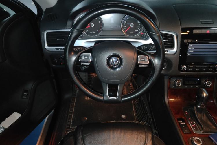 Used Volkswagen Touareg 2011 3.0 TSI Standard Version Steering Wheel