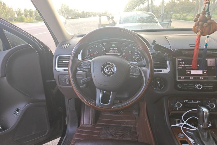 Used Volkswagen Touareg 2011 3.0 TSI Luxury Edition Steering Wheel
