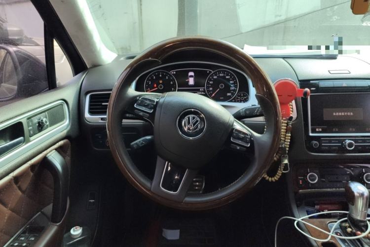 Used Volkswagen Touareg 2011 3.0 TSI Comfort Version Steering Wheel