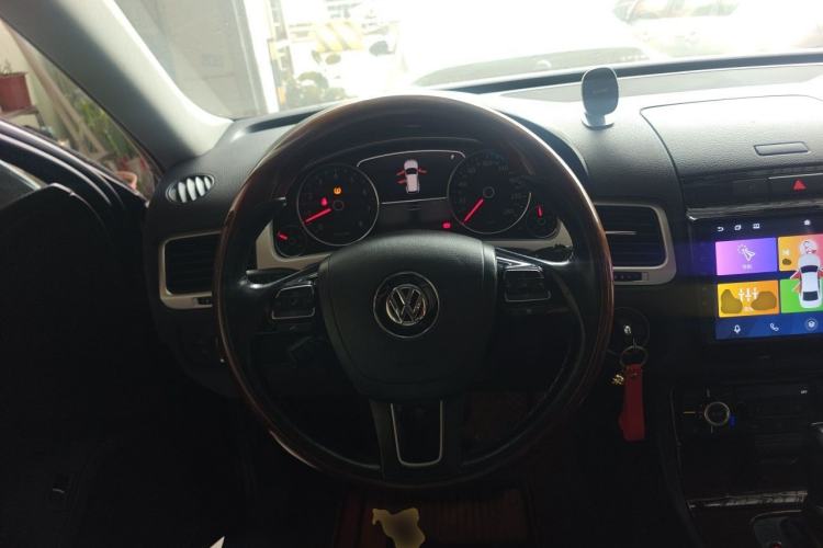 Used Volkswagen Touareg 2011 3.0 TSI Comfort Version Steering Wheel