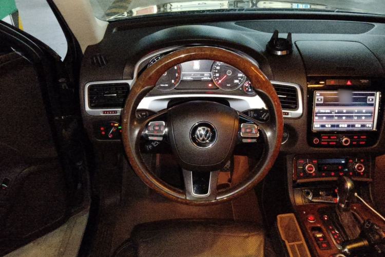 Used Volkswagen Touareg 2011 3.0 TSI Luxury Edition Steering Wheel