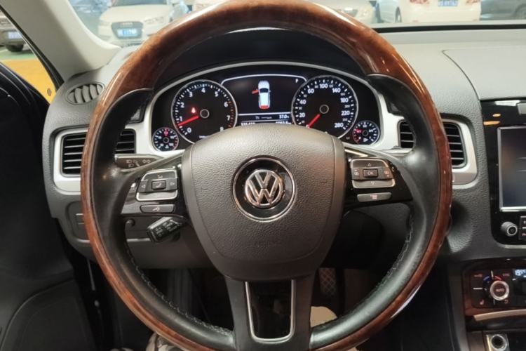 Used Volkswagen Touareg 2011 3.0 TSI Comfort Version Steering Wheel