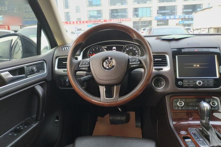 Used Volkswagen Touareg 2011 3.0 TSI High-End Version Steering Wheel