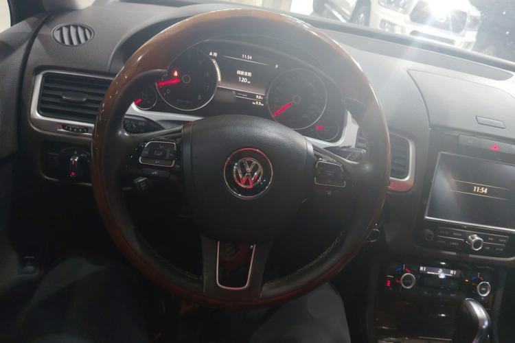 Used Volkswagen Touareg 2011 3.0 TSI Comfort Version Steering Wheel