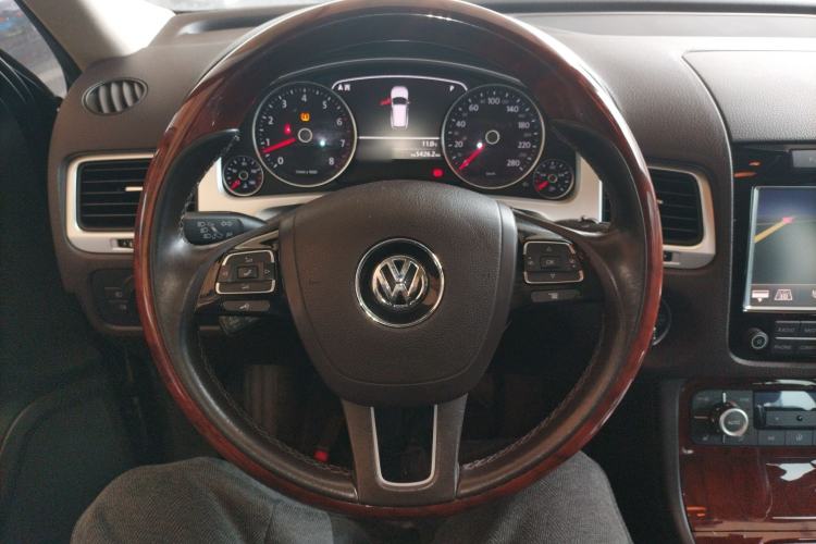 Used Volkswagen Touareg 2011 3.0 TSI Comfort Version Steering Wheel