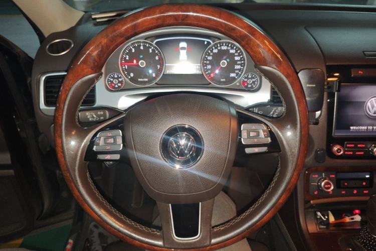 Used Volkswagen Touareg 2011 3.0 TSI Comfort Version Steering Wheel