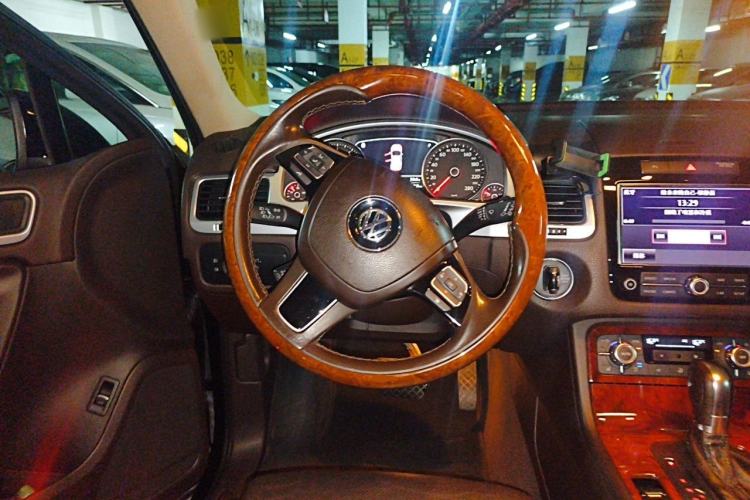 Used Volkswagen Touareg 2011 3.0 TSI Comfort Version Steering Wheel