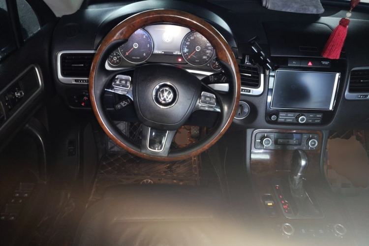 Used Volkswagen Touareg 2011 3.0 TDI Diesel Comfort Version Steering Wheel