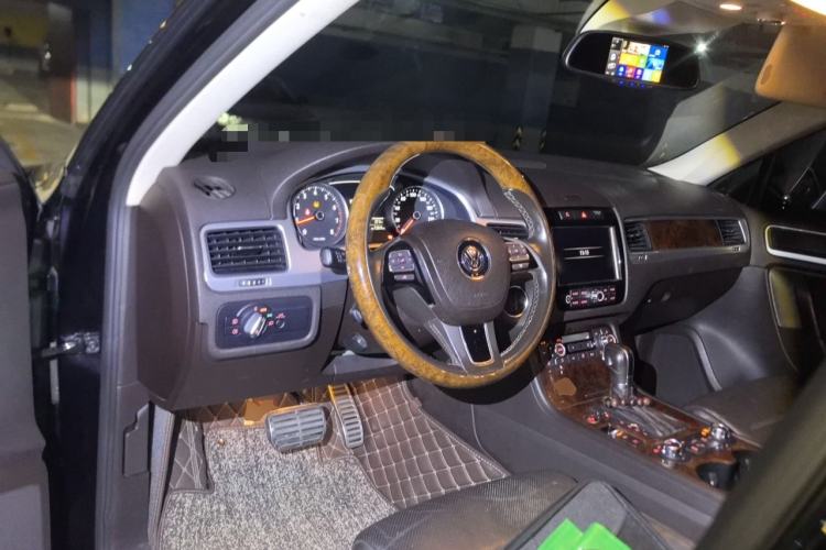 Used Volkswagen Touareg 2011 3.0 TSI Hybrid Steering Wheel