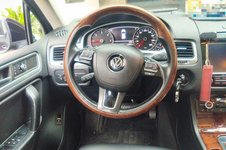 Used Volkswagen Touareg 2011 3.0 TDI Diesel Comfort Version Steering Wheel