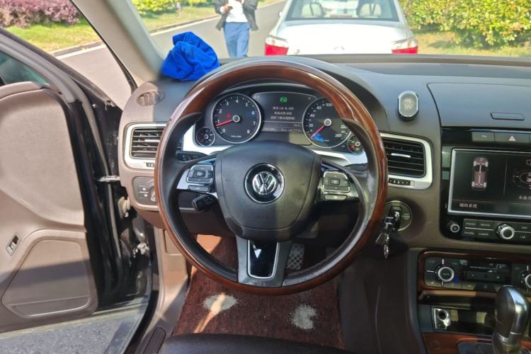 Used Volkswagen Touareg 2011 3.0 TSI Comfort Version Steering Wheel
