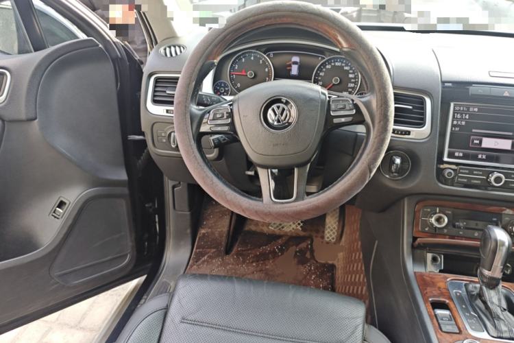 Used Volkswagen Touareg 2011 3.0 TSI Comfort Version Steering Wheel