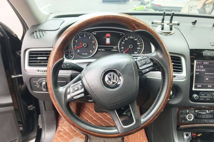 Used Volkswagen Touareg 2011 3.0 TSI Comfort Version Steering Wheel