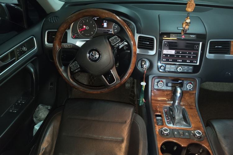 Used Volkswagen Touareg 2011 3.0 TSI Comfort Version Steering Wheel