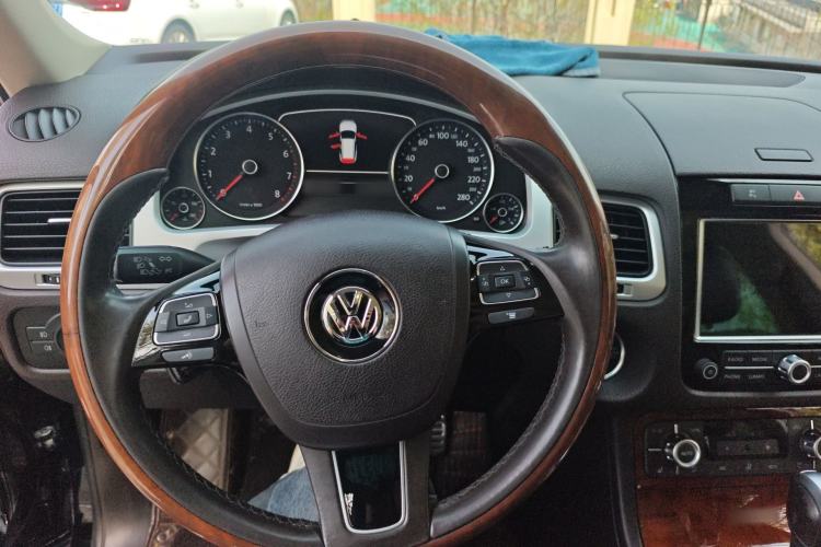 Used Volkswagen Touareg 2011 3.0 TSI Hybrid Steering Wheel