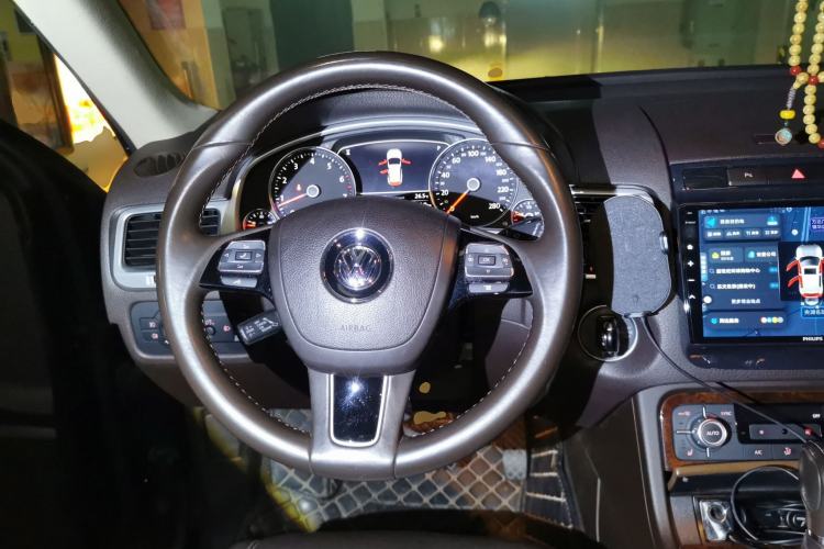 Used Volkswagen Touareg 2011 3.0 TSI Comfort Version Steering Wheel