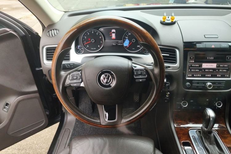 Used Volkswagen Touareg 2011 3.0 TSI Comfort Version Steering Wheel