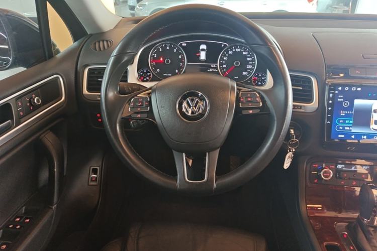 Used Volkswagen Touareg 2011 3.0 TSI Standard Version Steering Wheel