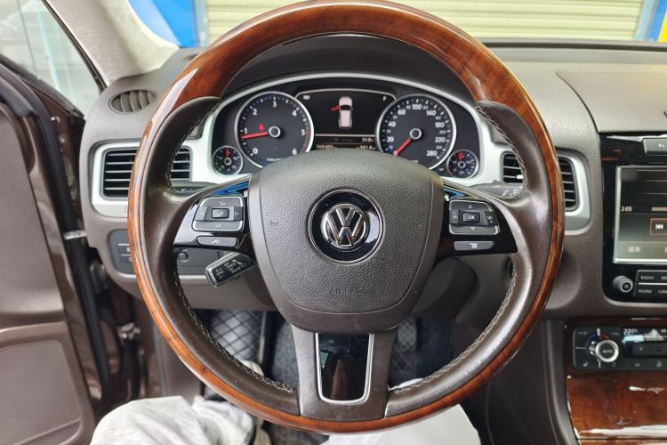 Used Volkswagen Touareg 2011 3.0 TDI Diesel Comfort Version Steering Wheel
