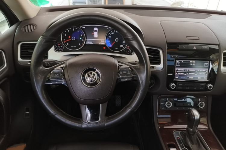 Used Volkswagen Touareg 2011 3.0 TSI Standard Version Steering Wheel