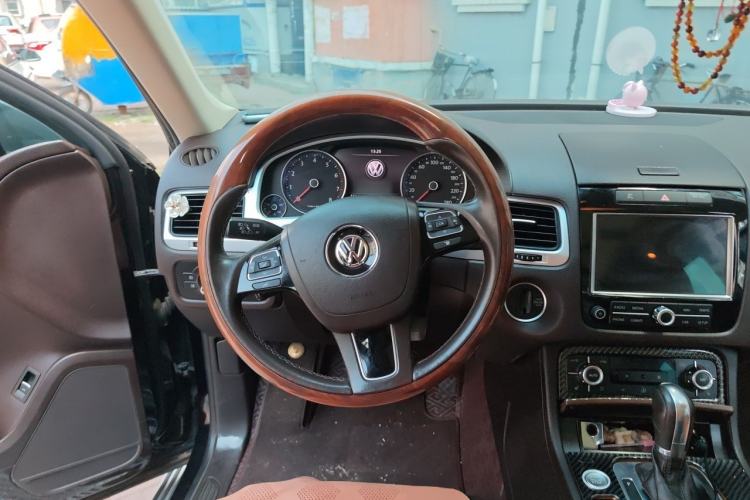 Used Volkswagen Touareg 2011 3.0 TSI High-End Version Steering Wheel