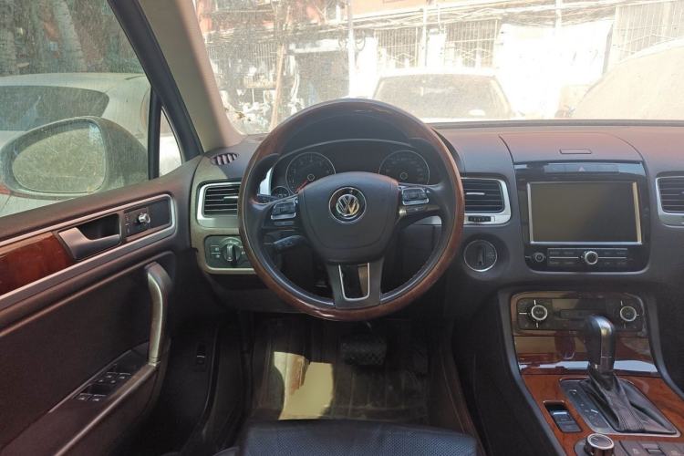 Used Volkswagen Touareg 2011 3.0 TSI Comfort Version Steering Wheel