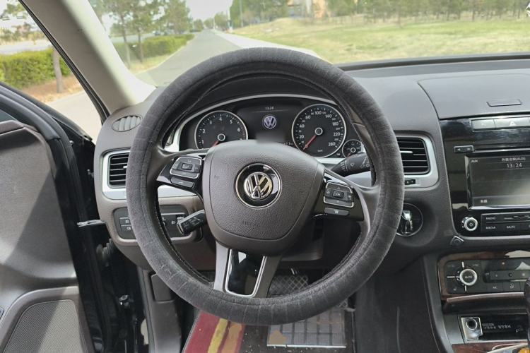 Used Volkswagen Touareg 2011 3.0 TSI Standard Version Steering Wheel