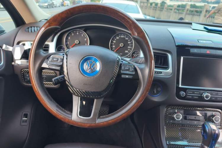 Used Volkswagen Touareg 2011 3.0 TSI High-End Version Steering Wheel