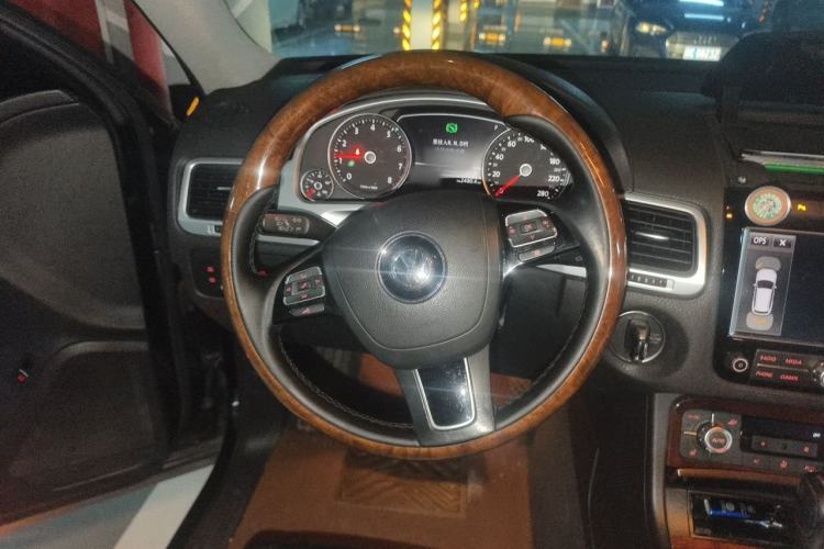 Used Volkswagen Touareg 2011 3.0 TSI Standard Version Steering Wheel