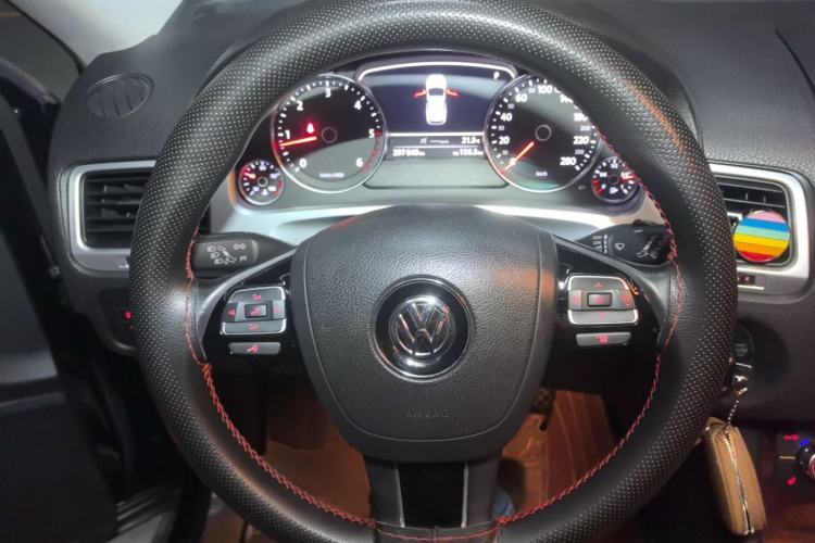 Used Volkswagen Touareg 2011 3.0 TDI Diesel Standard Version Steering Wheel