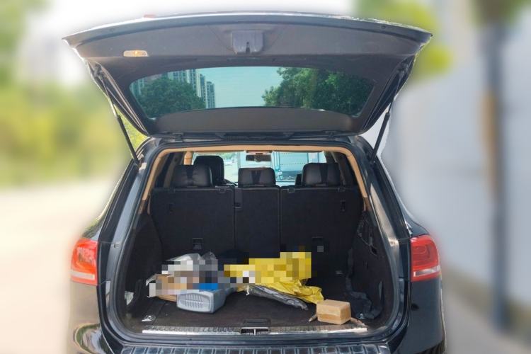 Used Volkswagen Touareg 2011 3.0 TSI Standard Version Trunk